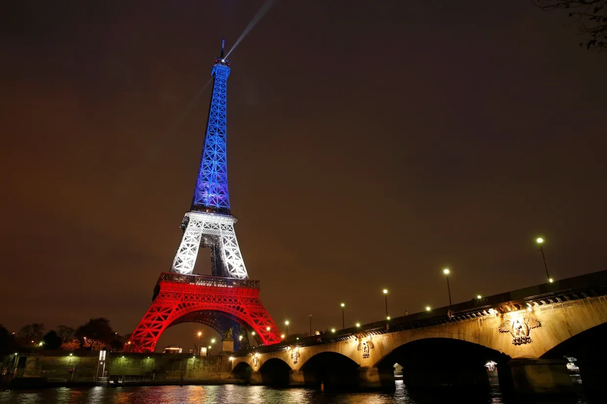 Eiffel Tower Lights Show